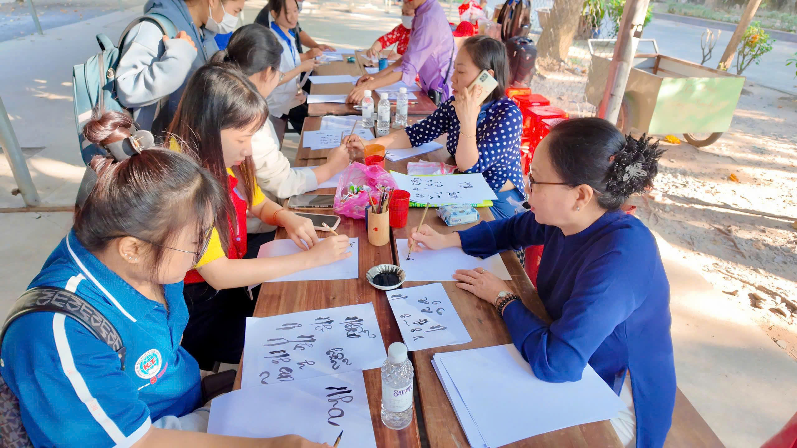 Không gian trải nghiệm thư pháp – nơi lan tỏa tinh hoa nét Việt trong các ngày hội