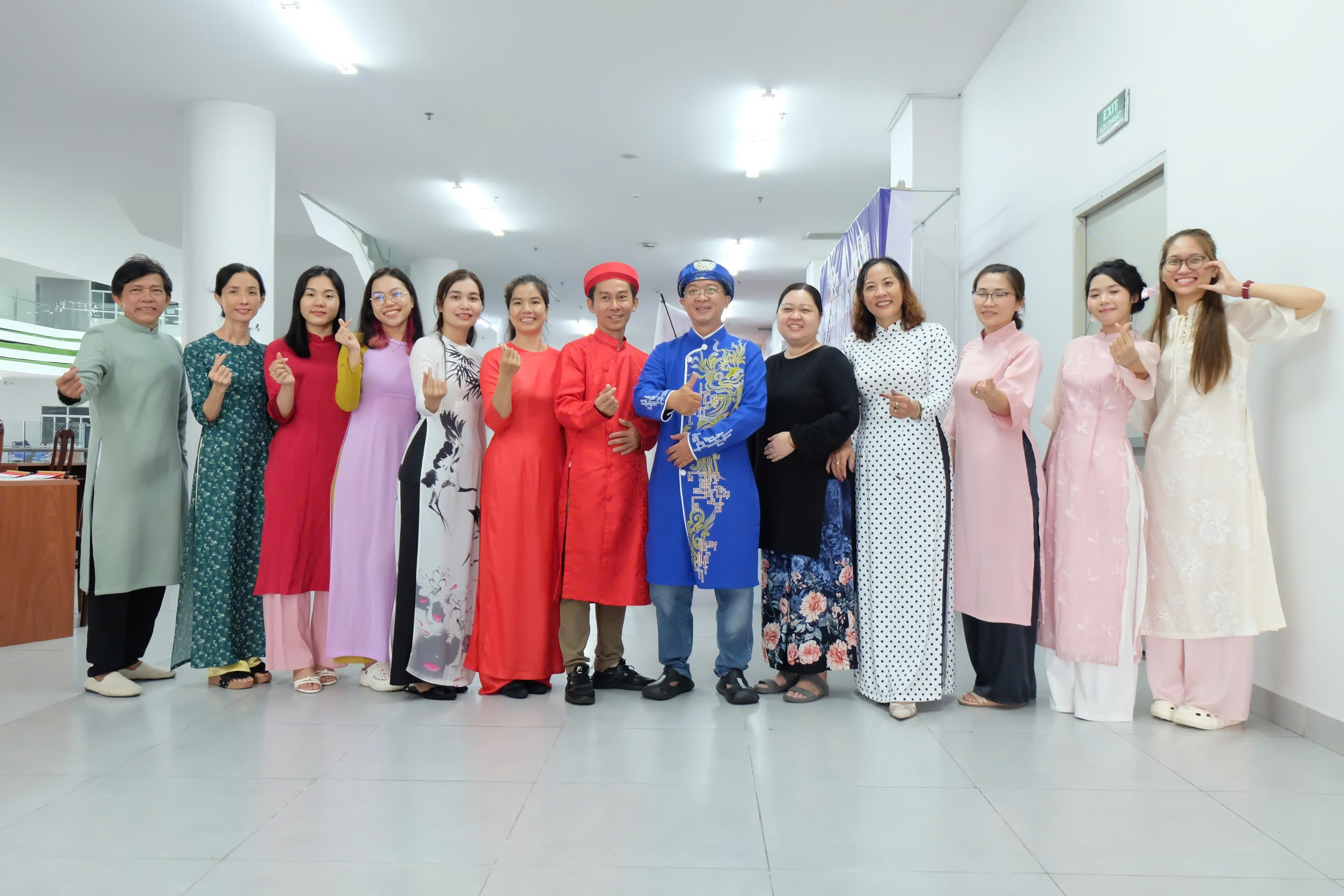 CLB Thư pháp Gia Nguyễn tại Ngày Hội Tân Sinh viên TP.HCM 2025 – Lan tỏa tinh hoa nét Việt