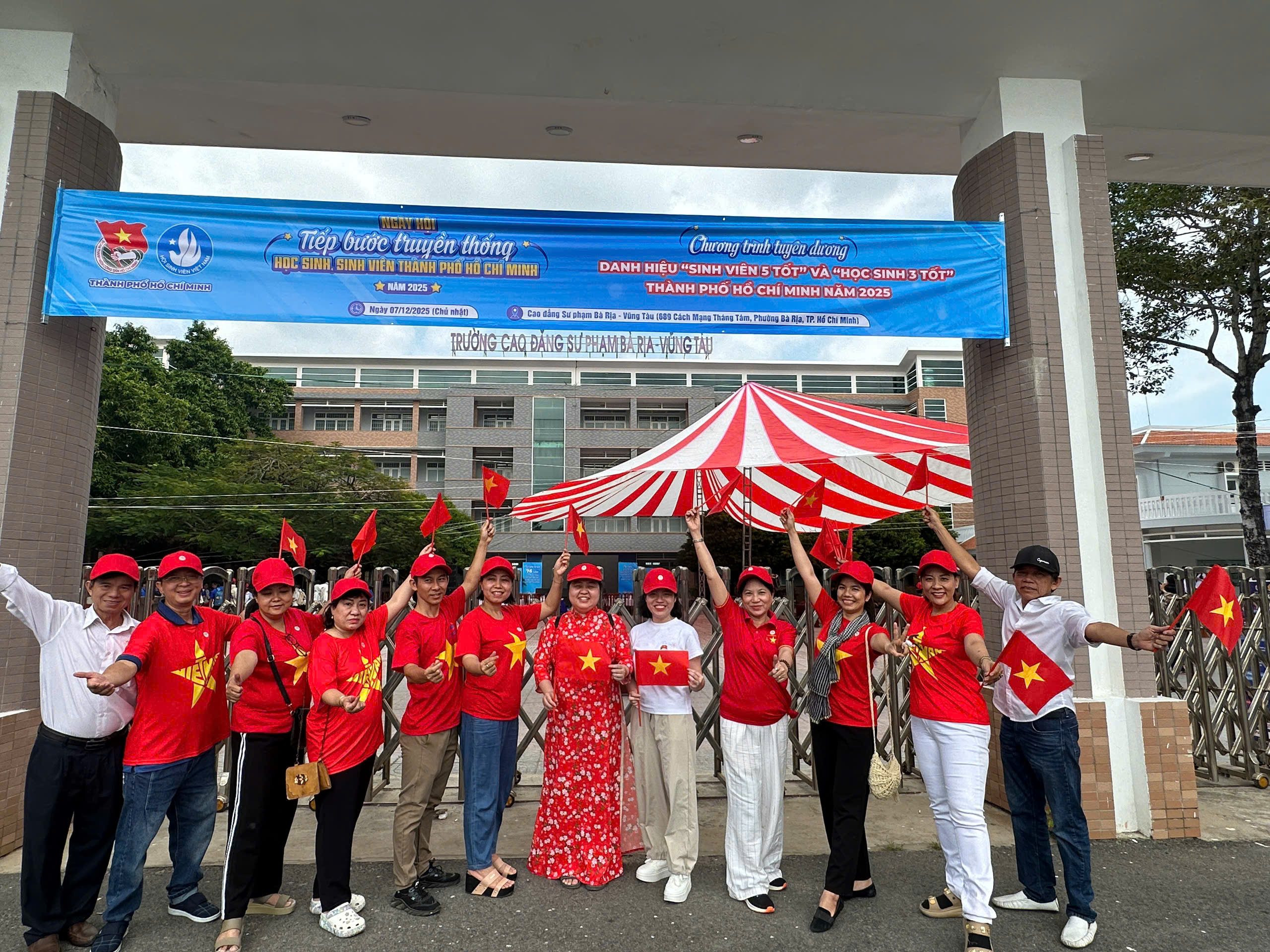 thư pháp, thư pháp gia nguyễn, tranh thư pháp, lớp thư pháp, học thư pháp, lớp thư pháp cơ bản, lớp thư pháp tphcm, ông đồ viết thư pháp, viết thư pháp theo yêu cầu, lớp thư pháp, ông đồ (3)