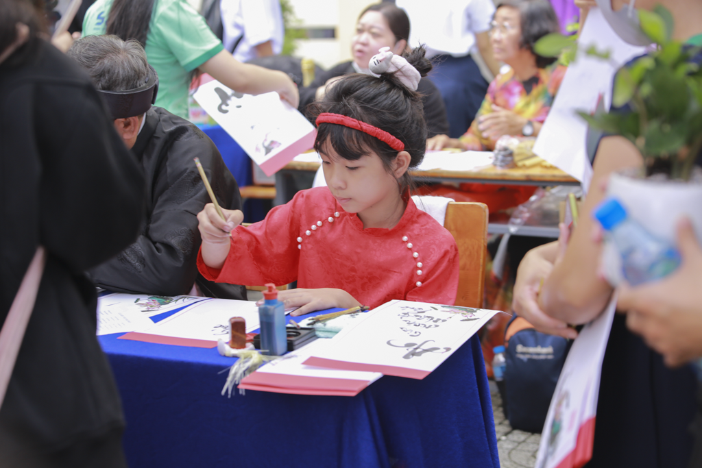 Trải nghiệm trở th&agrave;nh &ldquo;thầy đồ nh&iacute;&rdquo;